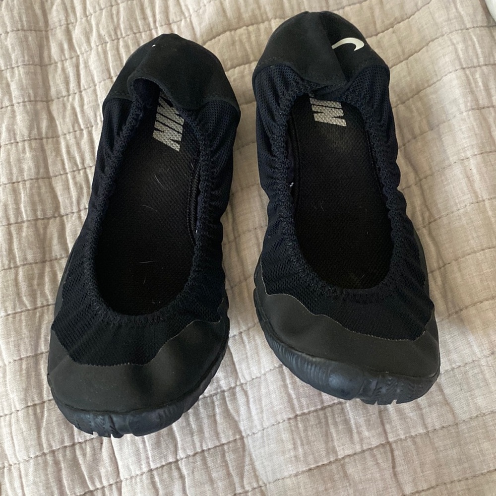 Nike flats